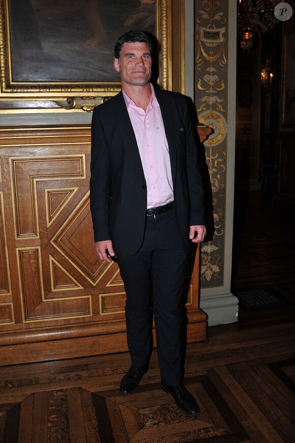 Fabien Pelous lors du 10e gala de l'association Un Maillot pour la Vie à l'hôtel de Ville de Paris le 22 octobre 2013