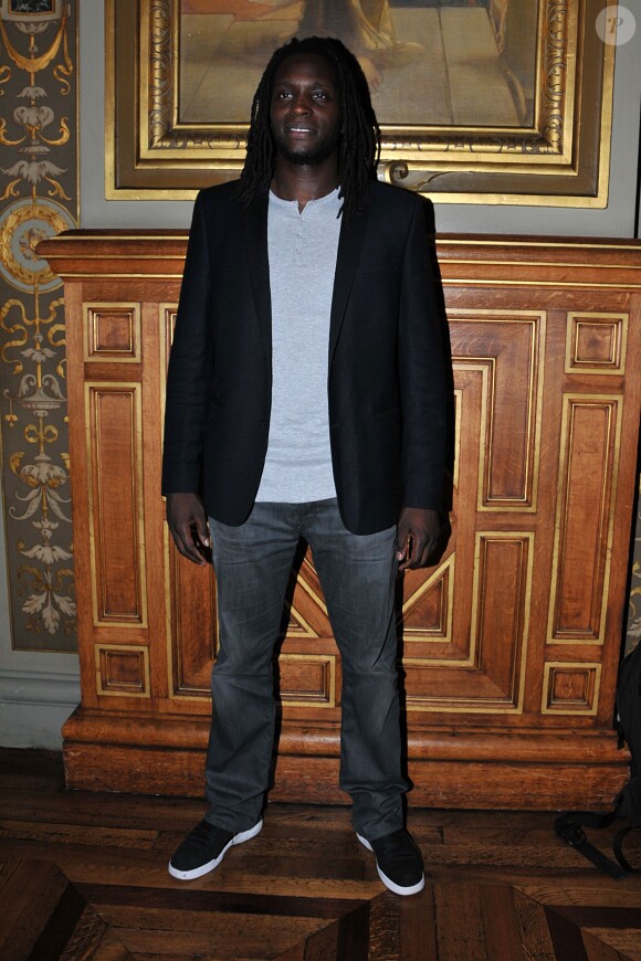 Ibrahima Diaw lors du 10e gala de l'association Un Maillot pour la Vie à l'hôtel de Ville de Paris le 22 octobre 2013