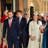 Pippa Middleton en Suzannah Grabb au baptême de son neveu le prince George de Cambridge le 23 octobre 2013 au palais Saint James, à Londres.