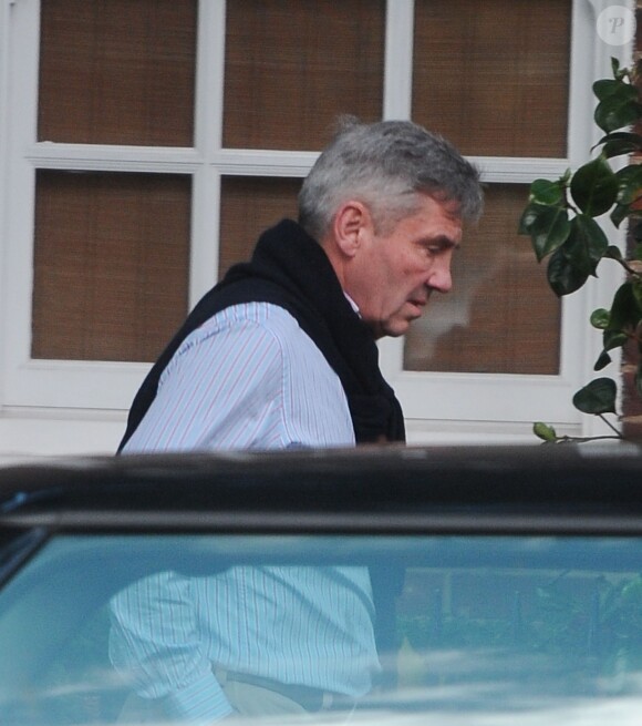 Michael Middleton au naturel dans le quartier de Chelsea, à Londres, à quelques minutes du baptême de son petit-fils le prince George de Cambridge, le 23 octobre 2013.