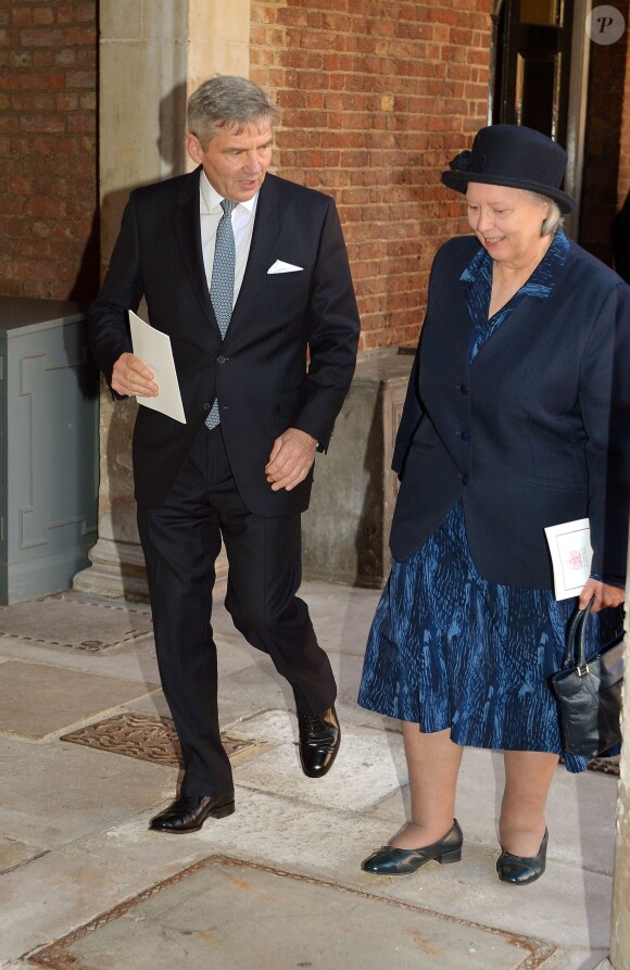 Michael Middleton et la nourrice Jessica Webb arrivant au palais Saint James pour le baptême du prince George de Cambridge, le 23 octobre 2013