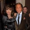 Joan Collins et Valentino lors de la soirée de lancement de l'autobiographie de Joan Collins Passion For Life à Londres le 21 octobre 2013 à l'hôtel Westbury de Mayfair