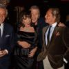 Giancarlo Giammetti, Joan Collins, Mario Testino et Valentino lors de la soirée de lancement de l'autobiographie de Joan Collins Passion For Life à Londres le 21 octobre 2013 à l'hôtel Westbury de Mayfair