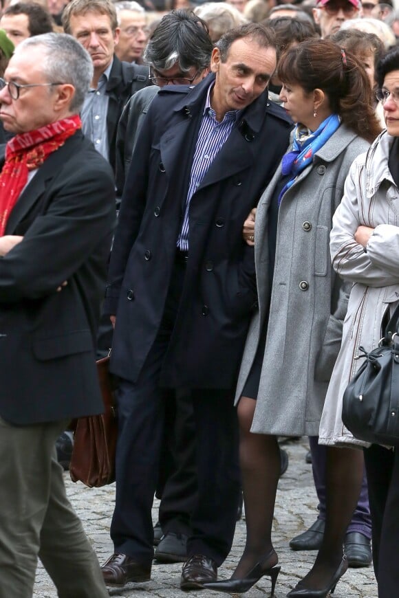 Le journaliste Eric Zemmour, aux obsèques du journaliste Philippe Cohen au Père Lachaise à Paris, le 25 octobre 2013.