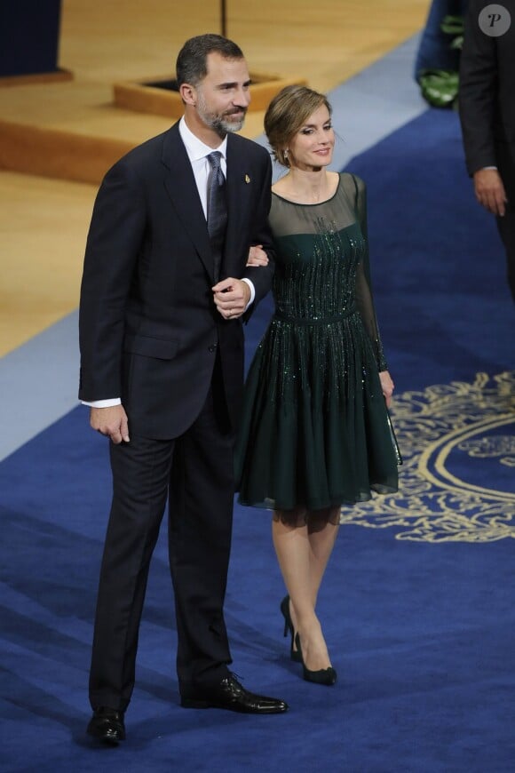 Le prince Felipe et la princesse Letizia d'Espagne lors de la cérémonie de remise des prix Prince des Asturies à Oviedo, le 25 octobre 2013.