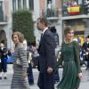 La reine Sofia, le prince Felipe et la princesse Letizia d'Espagne lors de la cérémonie de remise des prix Prince des Asturies à Oviedo, le 25 octobre 2013.