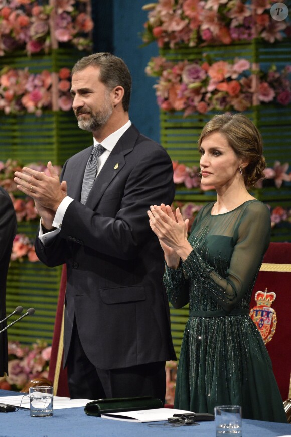 Felipe et Letizia lors de la cérémonie de remise des prix Prince des Asturies à Oviedo, le 25 octobre 2013.
