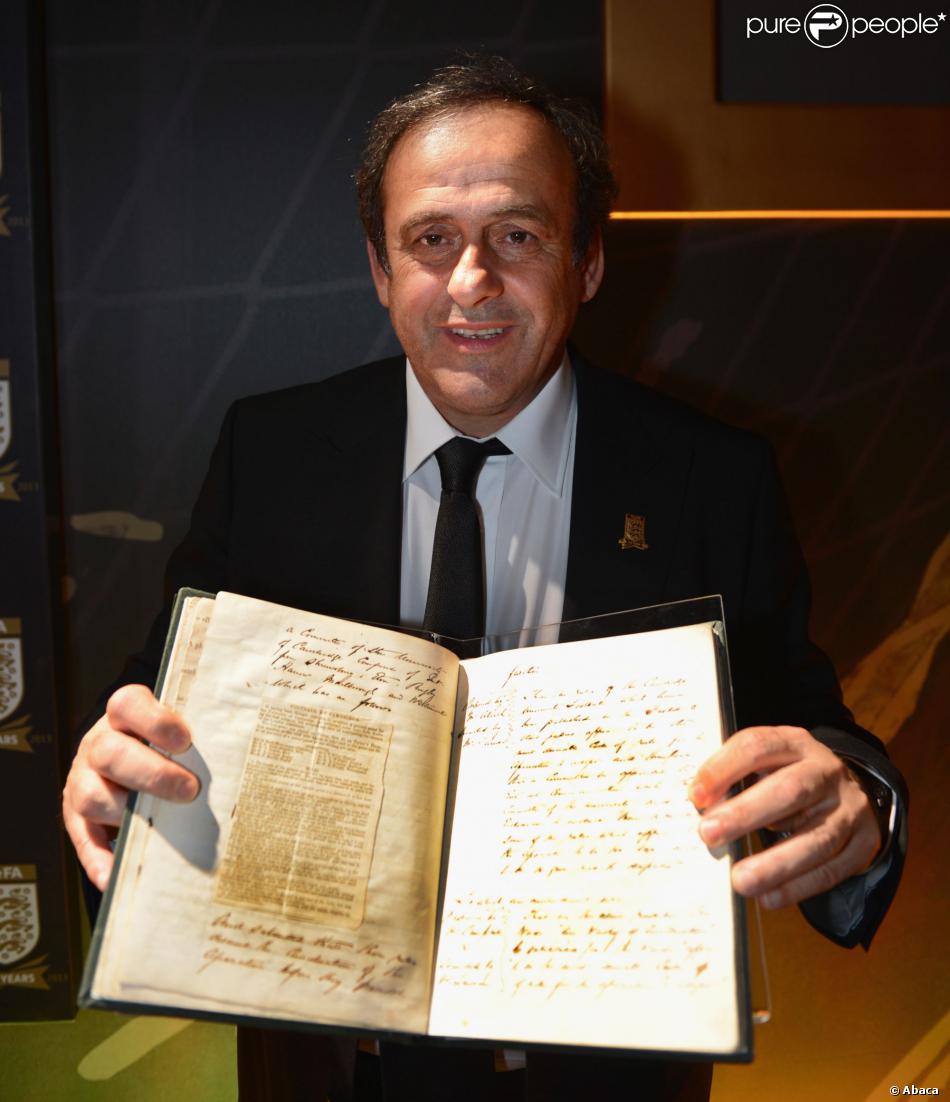 Le président de l&#039;UEFA Michel Platini lors du dîner de gala célébrant le 150e anniversaire de la FA au Grand Connaught Rooms de Londres, le 26 octobre 2013.