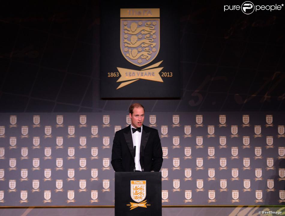 Le prince William lors du dîner de gala célébrant le 150e anniversaire de la FA au Grand Connaught Rooms de Londres, le 26 octobre 2013.