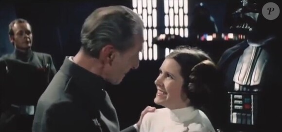 Carrie Fisher part en fou rire devant l'Empereur pour Star Wars - Episode IV.