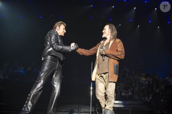 Exclusif - Johnny Hallyday en concert au Palais Omnisports de Paris Bercy pour son 70e anniversaire dans le cadre du "Born Rocker Tour", le 15 juin 2013. Ici rejoint par Florent Pagny.