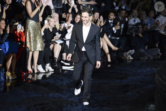 Marc Jacobs lors du défilé Louis Vuitton, son dernier en tant que directeur artistique de la marque. Paris, le 2 octobre 2013.