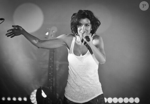 Jenifer à l'hippodrome de Marcq-en-Baroeul, devant plus de 15000 personnes, le 14 juillet 2013