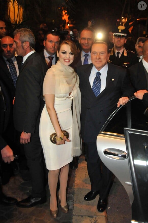Silvio Berlusconi et sa compagne Francesca Pascale en avril 2013. La jeune femme et Il Cavaliere, que 49 années séparent, se seraient symboliquement mariés déébut octobre 2013.