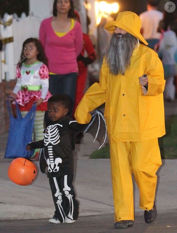 Sandra Bullock et son fils Louis fêtent Halloween 2013