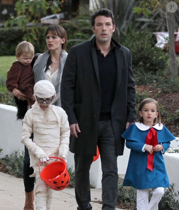 Ben Affleck et Jennifer Garner avec leurs enfants Violet, Seraphina, et Samuel pour Halloween 2013
