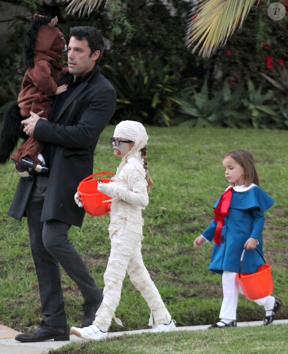 Ben Affleck avec ses trois enfants Violet, Seraphina, et Samuel pour Halloween 2013
