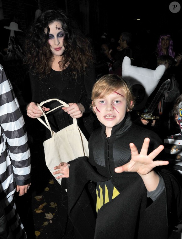 Liv Tyler et son fils Milo pour Halloween 2013