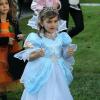 La fille d'Alessandra Ambrosio; Anja, a choisi un déguisement de princesse pour la fête d'Halloween. Le 31 octobre 2013