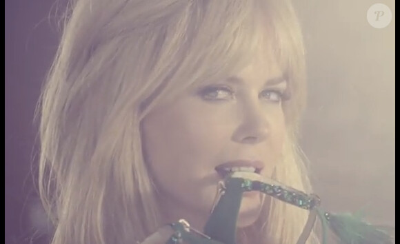 Nicole Kidman se dévoile en BB des temps modernes dans le making of de la campagne Jimmy Choo