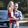 Ben Affleck se promène avec sa fille Violet à Los Angeles le 3 novembre 2013.