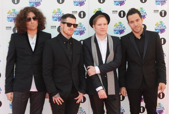Joe Trohman, Andy Hurley, Patrick Stump et Pete Wentz du groupe Fall Out Boy assistent aux BBC Radio 1's Teen Awards 2013 à la Wembley Arena. Londres, le 3 Novembre 2013.