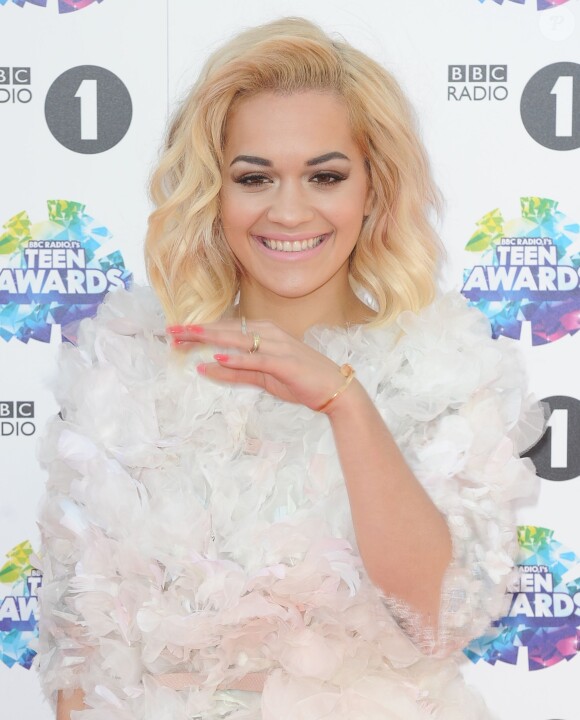 Rita Ora assiste aux BBC Radio 1's Teen Awards 2013 à la Wembley Arena. Londres, le 3 Novembre 2013.