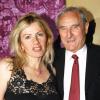 Gérard de Villiers prend la pose à l'anniversaire de sa femme Christine, à Paris, le 1er juillet 2003.