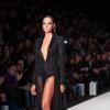 Hinarani de Longeaux : superbe en noir pour le défilé Tony Ward pour le concours Miss Univers 2013