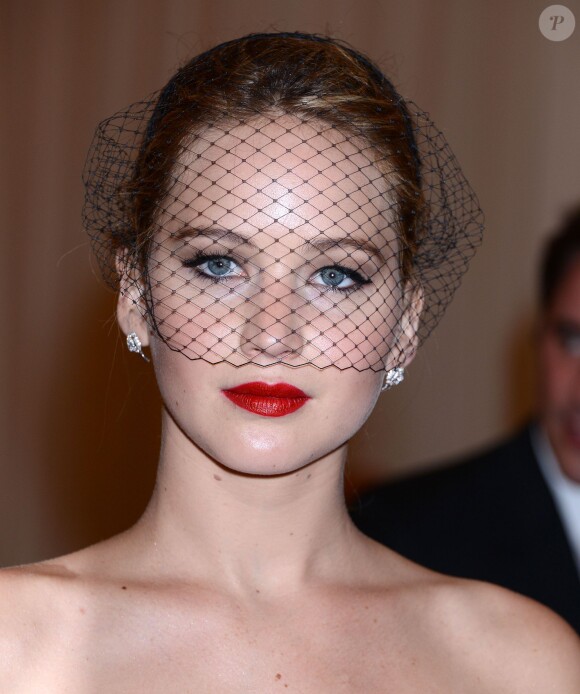 La it-list beauté pour les fêtes de fin d'année : une bouche incendiaire comme Jennifer Lawrence