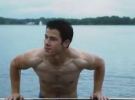 Nick Jonas, séparé de ses frères, il revient torse nu au cinéma
