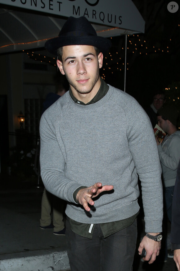 Nick Jonas quitte le Sunset Marquis Hotel à West Hollywood, Los Angeles, le 1er novembre 2013.