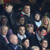 Yannick Noah avec son fils Joalukas, sa femme Isabelle Camus et son père Zacharie lors du match de ligue des champions entre le Paris Saint-Germain et le RSC Anderlecht au Parc des Princes à Paris le 5 novembre 2013