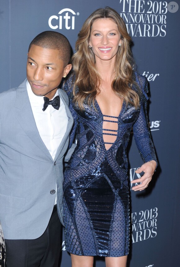 Pharrell Williams et Gisele Bündchen assistent aux 2013 Innovator Of The Year Awards organisés par le magazine WSJ au Musée d'art moderne à New York. Le 6 novembre 2013.
