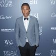 Pharrell Williams assiste aux 2013 Innovator Of The Year Awards organisés par le magazine WSJ au Musée d'art moderne à New York. Le 6 novembre 2013.