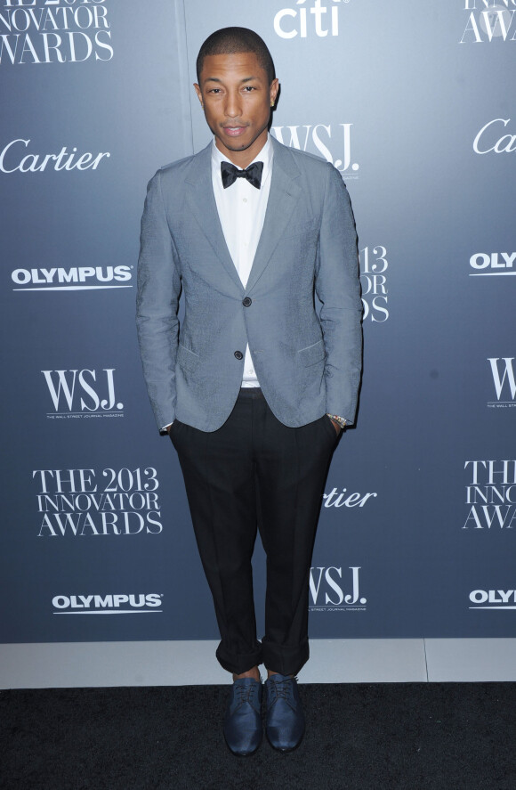 Pharrell Williams assiste aux 2013 Innovator Of The Year Awards organisés par le magazine WSJ au Musée d'art moderne à New York. Le 6 novembre 2013.