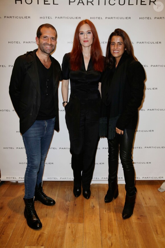 Audrey Fleurot au côté des créateurs Eddy et Roxane Rizal à l'inauguration du magasin "Hotel Particulier" à Paris, le 6 novembre 2013.
