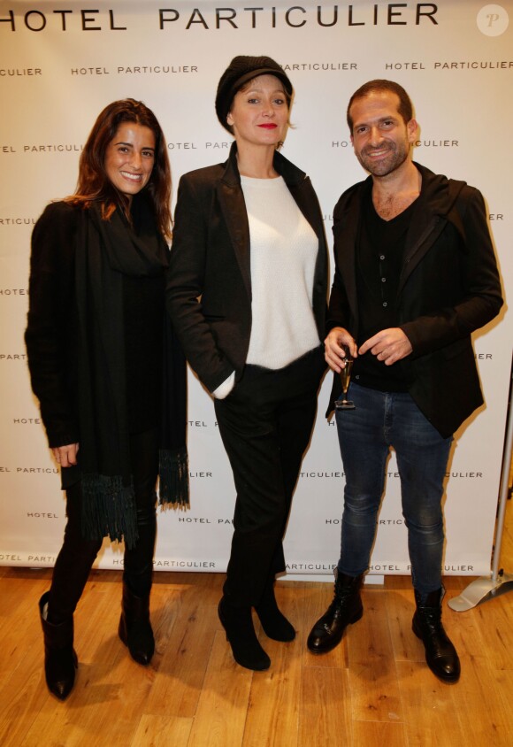 Julie Ferrier et les créateurs Eddy & Roxane Rizal à l'inauguration du magasin "Hotel Particulier" à Paris, le 6 novembre 2013.