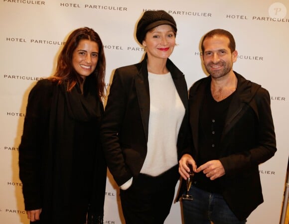 Julie Ferrier et Eddy & Roxane Rizal à l'inauguration du magasin "Hotel Particulier" à Paris, le 6 novembre 2013.