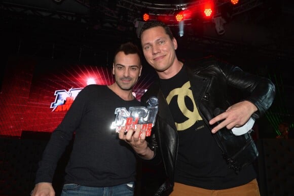 Morgan Serrano et DJ Tiësto aux NRJ DJ Awards, au Grimaldi Forum de Monaco le 6 novembre 2013.