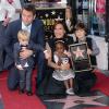 Mariska Hargitay, avec son mari et leurs trois enfants, a reçu son étoile sur le Hollywood Walk of Fame, le samedi 8 novembre 2013.