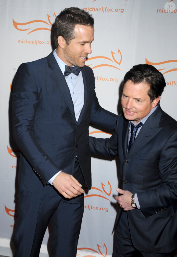Ryan Reynolds et Michael J. Fox assistent à la soirée A Funny Thing Happened On The Way To Cure Parkinson organisée par la Michael J. Fox Foundation for Parkinson's Research au Waldorf Astoria. New York, le 9 novembre 2013.