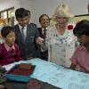 La duchesse de Cornouailles lors d'une visite à l'école Doon de Dehradun, le 7 novembre 2013, dans le cadre d'une visite officielle du couple princier en Inde et au Sri Lanka