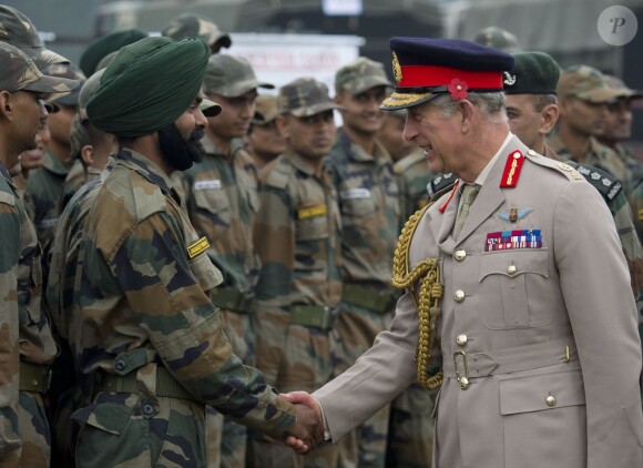 Camilla Parker Bowles et le prince Charles lors de leur visite de l'accadémie militaire de Dehradun, le 7 novembre 2013