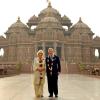Le prince de Galles et son épouse Camilla lors de leur visite du temple Akshardham à New Delhi le 8 novembre 2013