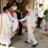 Le prince de Galles et Camilla en visite à l'église Saint Jean l'Evagéliste à Bombay le 10 novembre 2013