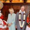 Le prince Charles et la duchesse de Cornouailles assistent à une représentationdu Kerala Folklore Theatre and Museum à Kochi le 11 novembre 2013