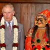 Le prince Charles et la duchesse de Cornouailles assistent à une représentationdu Kerala Folklore Theatre and Museum à Kochi le 11 novembre 2013