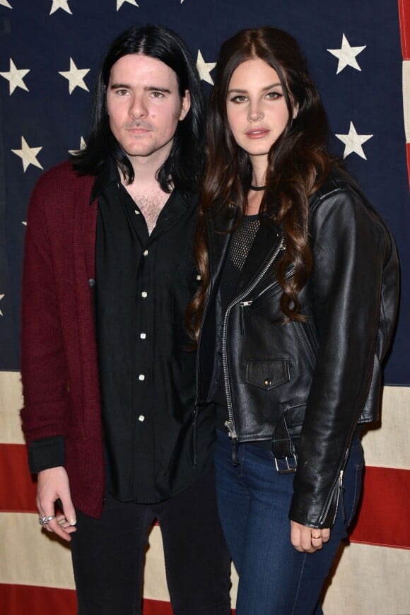 Lana Del Rey et son petit ami Barrie-James O'Neill à la soirée donnée par le magazine "Nylon" et la marque de prêt-à-porter Wildfox à Los Angeles, le 1er novembre 2013.