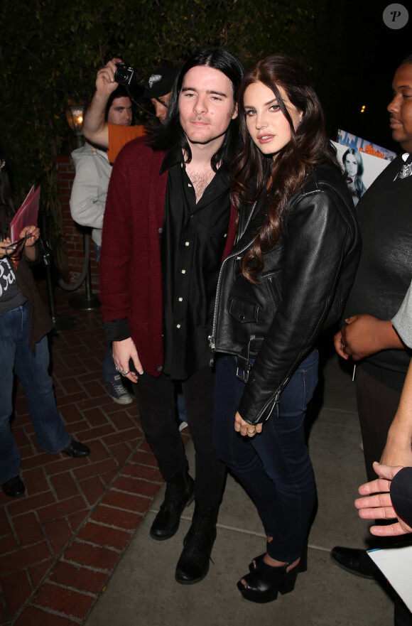 Lana Del Rey et son petit ami à la soirée donnée par le magazine "Nylon" et la marque de prêt-à-porter Wildfox à Los Angeles, le 1er novembre 2013.